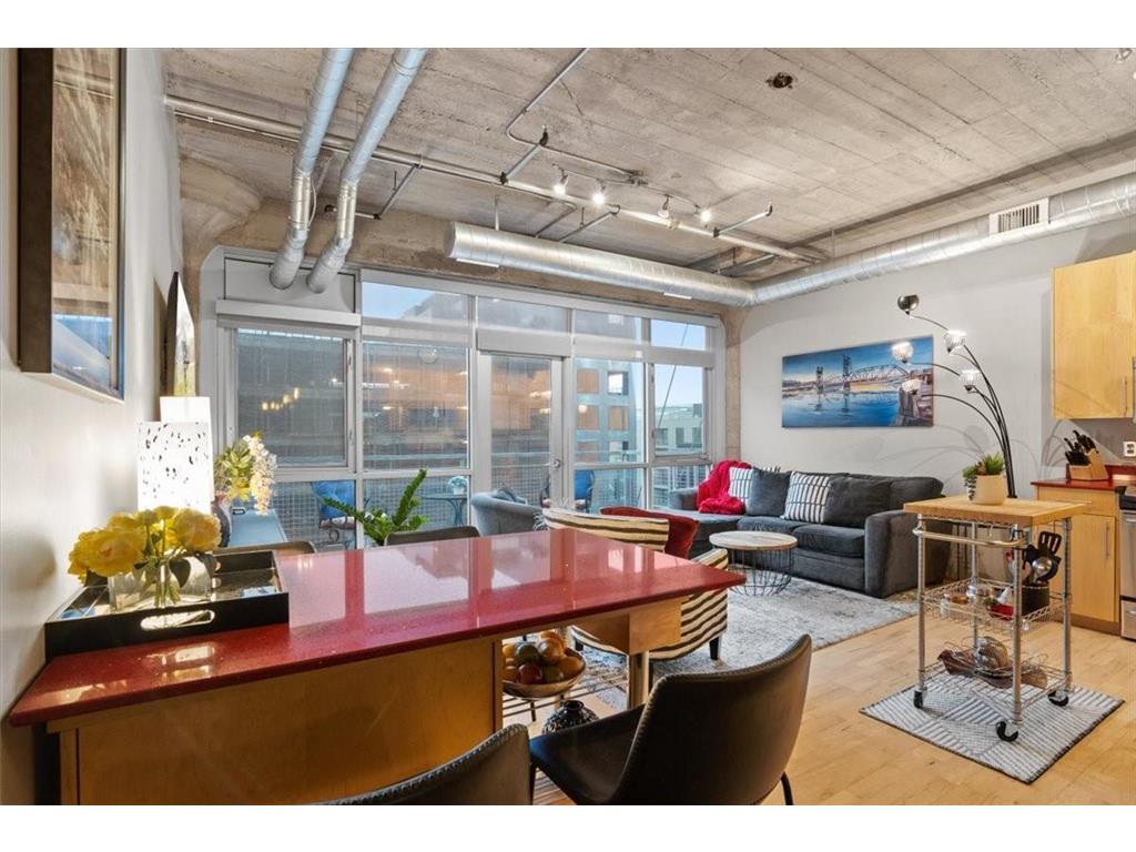 748-N-3rd-St-livingroom3.jpg